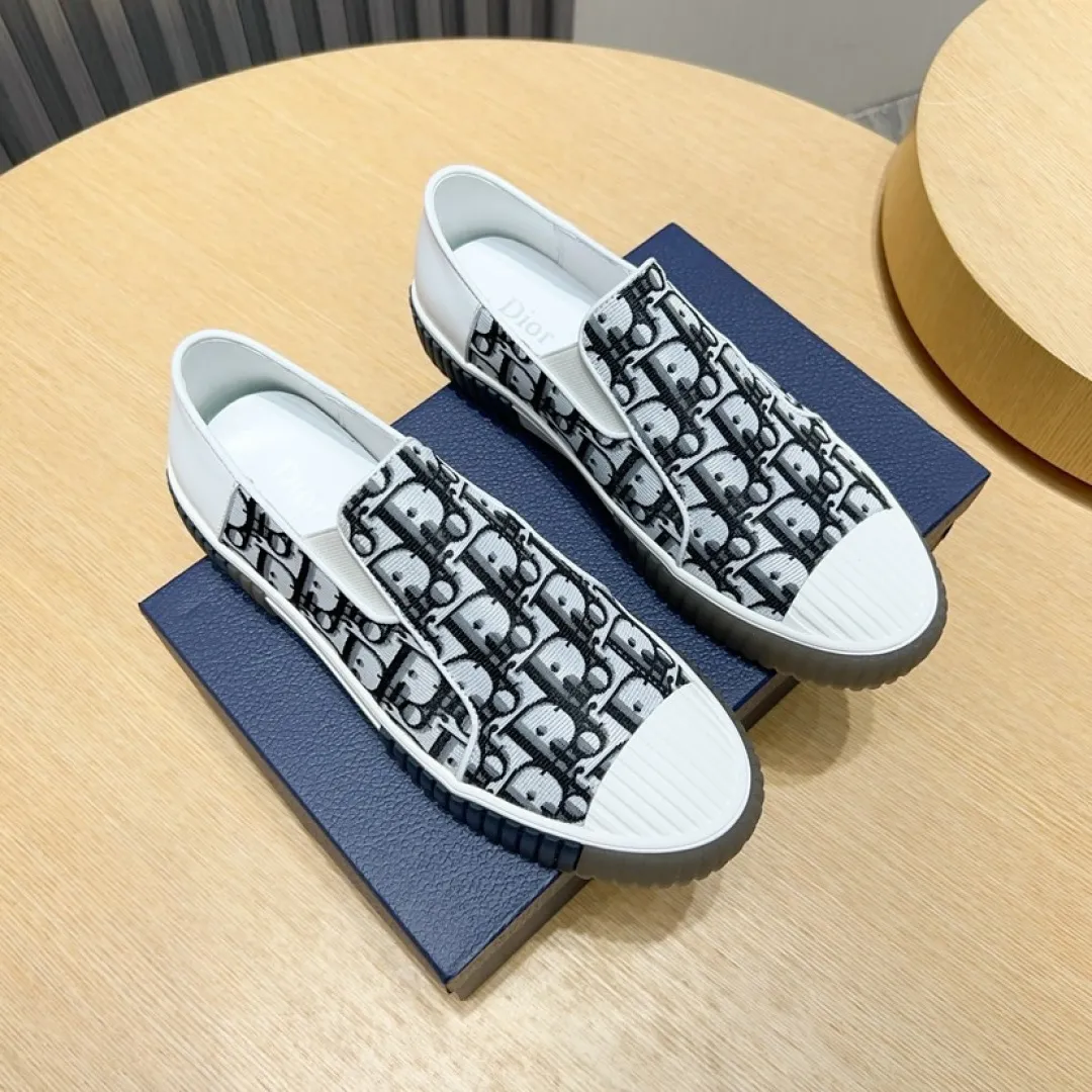 Men's men's shoes💰P400💰[DIOR] Dior's new slip-on shoes🆕Exclusive hot-selling items in stock✨Very comfortable on the feet, fine workmanship Material: Original fabric➕High-quality sheepskin lining + original wear-resistant outsole👍🏻Features: High-end and comfortable, purely handmade to create the perfect shoe that suits you best. Number of yards: 38–45